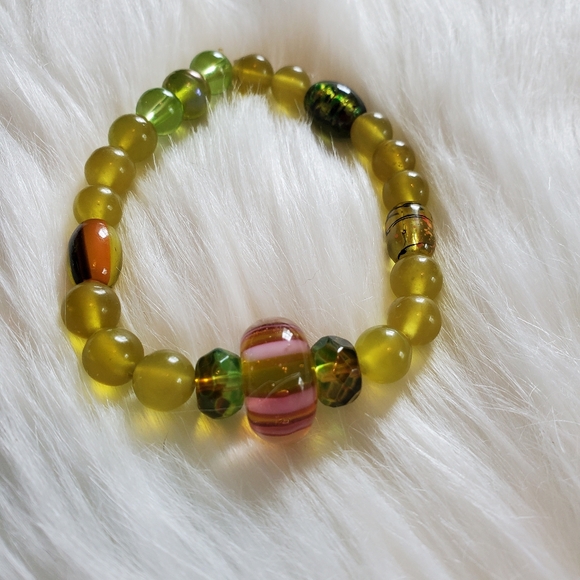 Jewelry - Green glass beaded bracelet